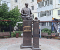 В Кургане установили бюст создателя БМП Александра Благонравова